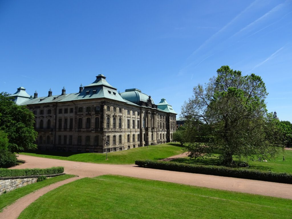 Japanisches Palais - Ein touristische Highlight von Dresden Image by Filip Altman from Pixabay 