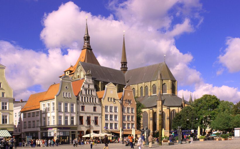 Marktplatz Hansestadt Rostock, Image by Jochen Schaft from Pixabay